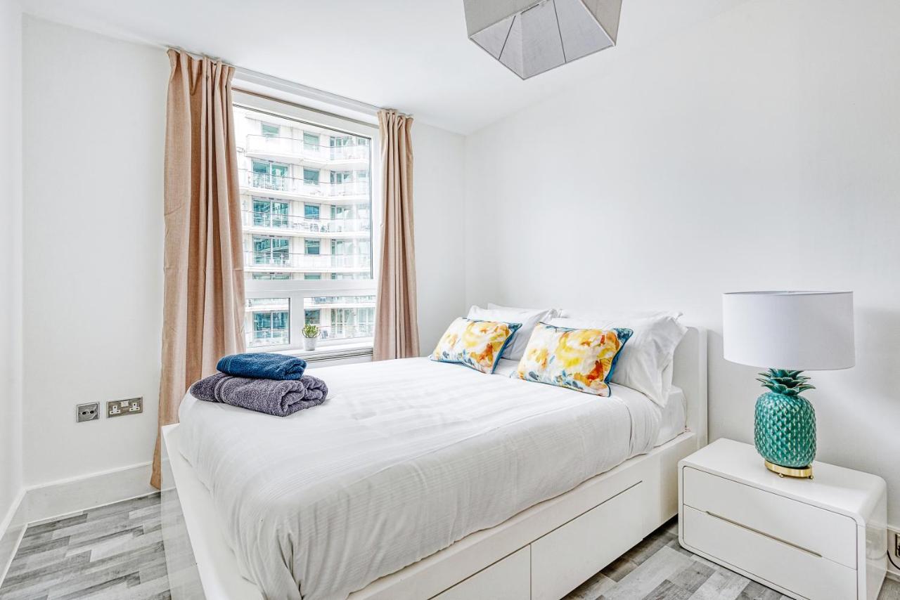 Riverside 2-Bedroom Apartments Лондон Екстериор снимка