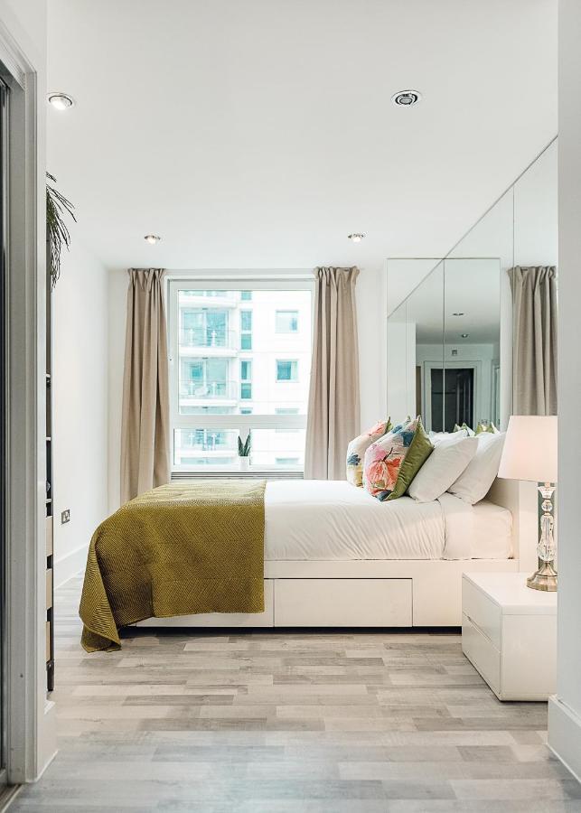 Riverside 2-Bedroom Apartments Лондон Екстериор снимка